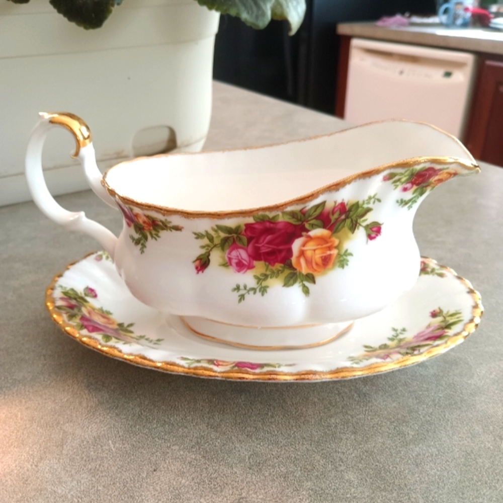 Royal Albert gravy boat with tray